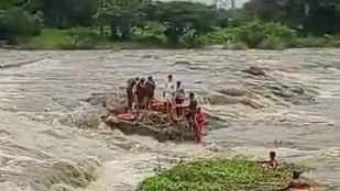 <div class="paragraphs"><p>The water level in the Chittoor river rose due to the release of water from the Moolathara regulator area, following rains in its catchment areas.</p></div>